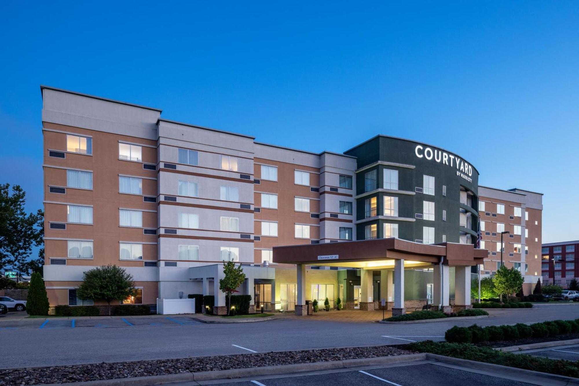 Courtyard By Marriott Charleston Downtown/Civic Center Hotel Exterior photo