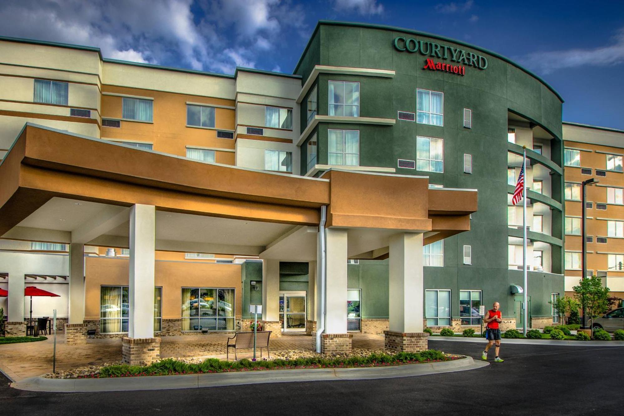 Courtyard By Marriott Charleston Downtown/Civic Center Hotel Exterior photo