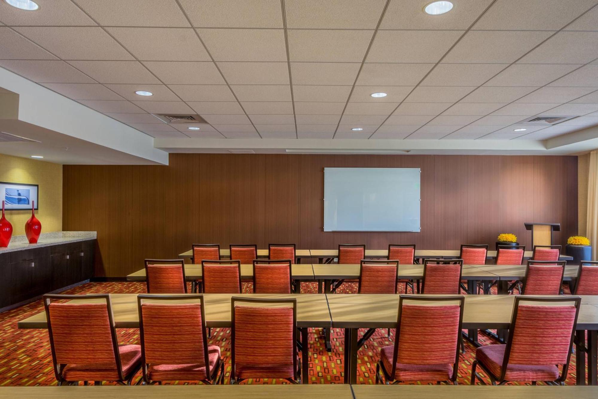 Courtyard By Marriott Charleston Downtown/Civic Center Hotel Exterior photo